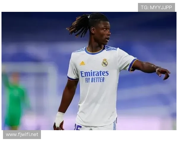 卡马文加：皇马多面手中场定位如何稳固