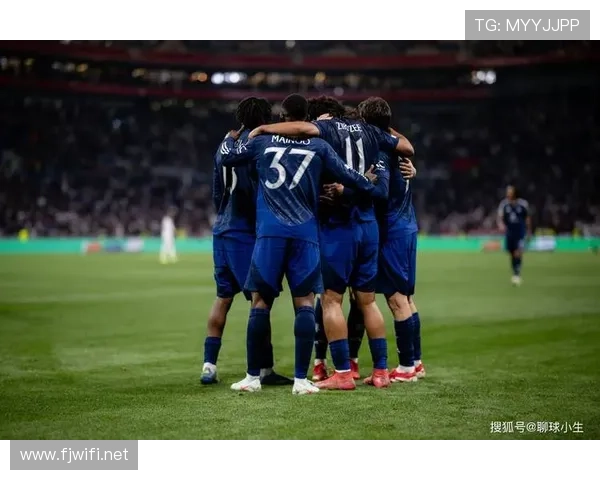 曼联战术混乱与内部矛盾持续显现，对竞争格局带来阶段性变化