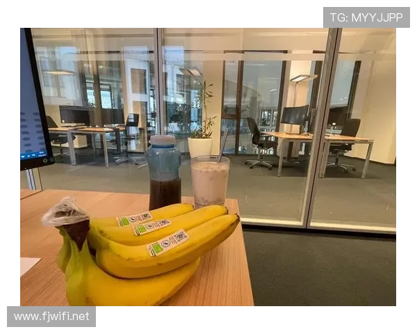 阿尔瓦雷斯家的冰箱里只有蛋白粉和冰块